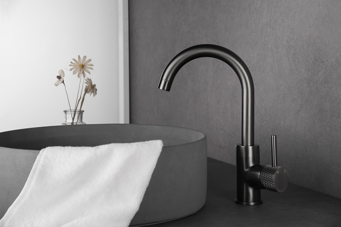 Wastafelmengkraan Wiesbaden Ribbd met draaibare uiteloop en coldstart in gunmetal